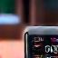 Smartwatch che traccia il battito cardiaco su un polso